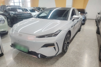 吉利银河 银河E8 2025款 700km 远航智驾版