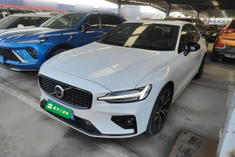 沃尔沃S60 2025款 B5 智雅运动版