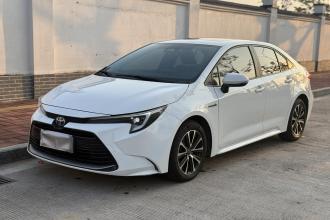丰田 雷凌 2023款 智能电混双擎 1.8L 豪华版