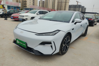 吉利银河 银河E8 2025款 700km 远航智驾版