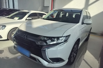 三菱 欧蓝德 2021款 改款 2.0L 两驱畅行版 5座
