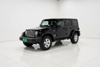 Jeep 牧马人 2015款 2.8TD Sahara 四门舒享版
