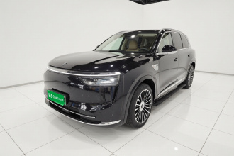 鸿蒙智行 问界M8 2025款 增程 Ultra版 53.4kWh 6座版 (192线激光雷达）