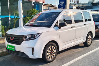 五菱汽车 五菱宏光PLUS 2019款 1.5T 手动标准型 5座