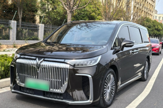 岚图汽车 岚图梦想家 2025款 PHEV 四驱旗舰鲲鹏版