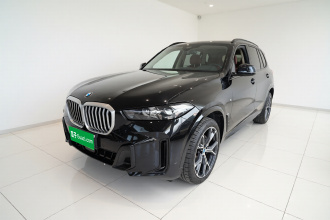 宝马X5 2023款 xDrive 30Li 尊享型M运动曜夜套装