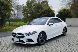 奔驰A级 2022款 改款二 A 200 L 运动轿车时尚型