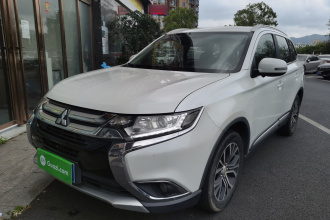 三菱 欧蓝德 2017款 2.0L 两驱荣耀版 5座