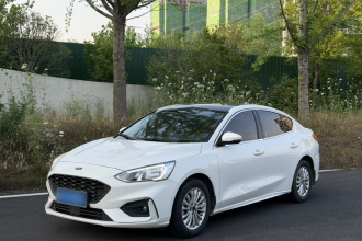 福特 福克斯 2020款 三厢 EcoBoost 180 自动锋潮型