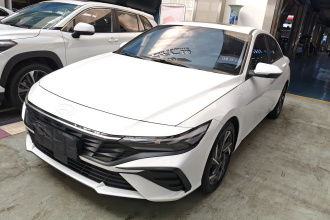 现代 伊兰特 2023款 1.5L CVT LUX尊贵版