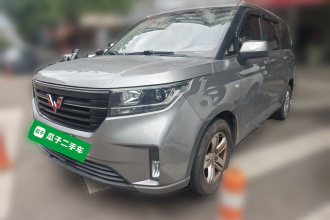 五菱汽车 五菱宏光PLUS 2019款 1.5T 手动豪华型 7座