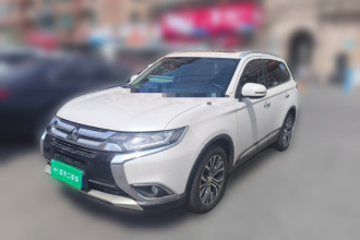 三菱 欧蓝德 2016款 2.4L 四驱精英版 5座