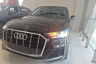 奥迪Q7 2023款 55 TFSI quattro S line运动型