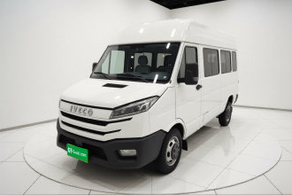 依维柯得意 2023款 2.5T A37M1长轴中顶双胎侧拉门5-9座