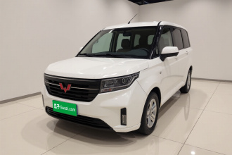 五菱汽车 五菱宏光PLUS 2019款 1.5T 手动豪华型 7座
