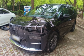 极氪009 2024款 六座行政版四驱 108kWh
