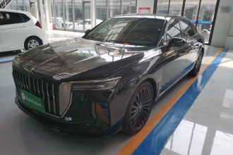 红旗H9 2025款 改款 2.0T 两驱旗享私享风尚版 5座