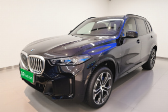 宝马X5 2025款 xDrive 40Li 尊享型M运动曜夜套装