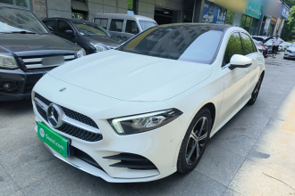 奔驰A级 2022款 改款三 A 200 L 运动轿车时尚型