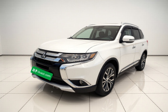 三菱 欧蓝德 2018款 2.4L 四驱精英版 5座