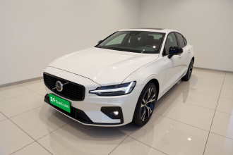 沃尔沃S60 2025款 B5 智雅运动版