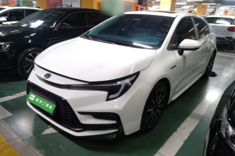 丰田 雷凌 2023款 智能电混双擎 1.8L 运动版