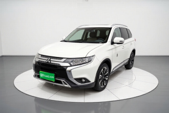 三菱 欧蓝德 2020款 2.0L 两驱畅享版 5座