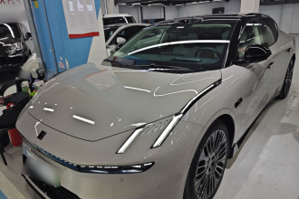 领克10 EM-P 2025款 改款 240四驱Ultra运动版