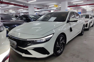 现代 伊兰特 2023款 1.5L CVT LUX尊贵版