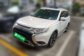 三菱 欧蓝德 2019款 2.0L 两驱畅享版 5座 国VI
