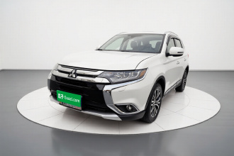 三菱 欧蓝德 2016款 2.4L 四驱精英版 5座