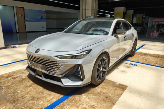 长安UNI-V 2022款 1.5T 尊贵型