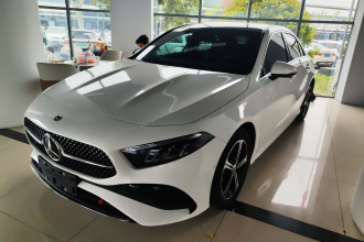 奔驰A级 2022款 改款三 A 200 L 运动轿车时尚型