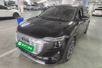 奥迪Q5 e-tron 2022款 40 e-tron 星耀型 锦衣套装