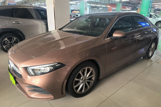 奔驰A级 2020款 改款 A 200 L 运动轿车时尚型