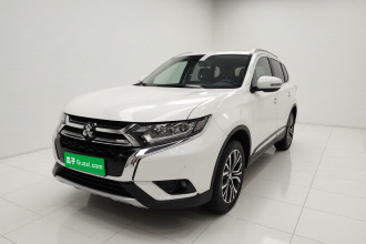 三菱 欧蓝德 2018款 2.4L 四驱精英版 5座