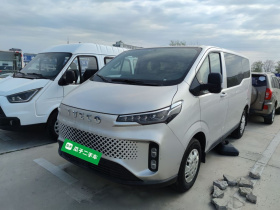 依维柯聚星 2023款 C30客货车 2.0T 93KW手动星途版低顶