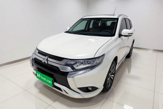 三菱 欧蓝德 2021款 2.0L 两驱畅享版 5座