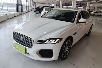 捷豹XFL 2024款 2.0T P250 两驱尊享豪华版