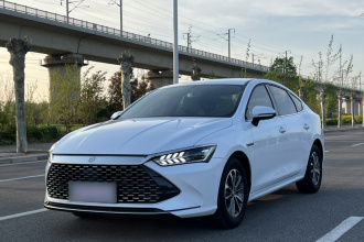 比亚迪 秦PLUS 2024款 荣耀版 DM-i 55KM领先型