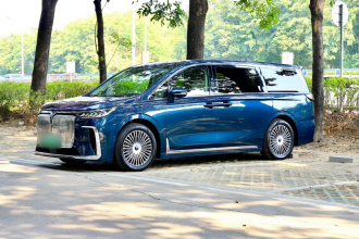 岚图汽车 岚图梦想家 2025款 PHEV 四驱旗舰鲲鹏版
