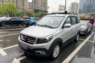 新龙马汽车 启腾V60 2017款 1.5L 豪华型