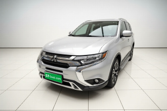 三菱 欧蓝德 2020款 2.0L 两驱畅享版 5座