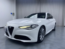 阿尔法·罗密欧 Giulia朱丽叶 2017款 2.0T 280HP 豪华版