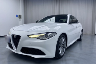 阿尔法·罗密欧 Giulia朱丽叶 2017款 2.0T 280HP 豪华版