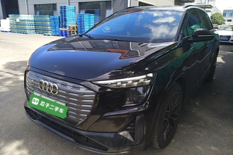 奥迪Q5 e-tron 2022款 40 e-tron 星耀型 机甲套装