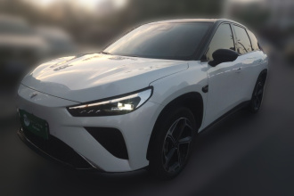 哪吒汽车 哪吒L 2024款 增程 310 闪充红衣版