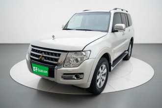 三菱 帕杰罗（平行进口）   V93 3.0L 五门 GLS 真皮版 中东