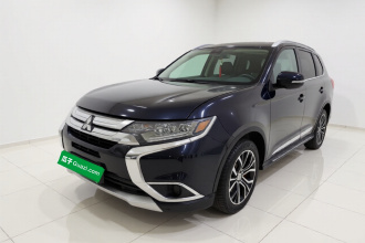 三菱 欧蓝德 2018款 2.4L 四驱精英版 5座