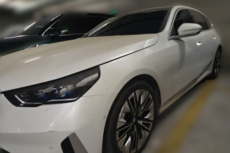 宝马5系 2024款 530Li 尊享型 豪华套装